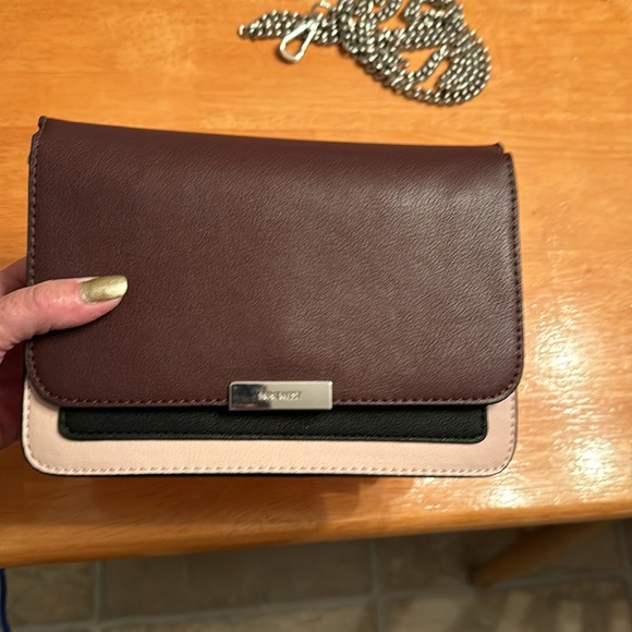 Like new Nine West purse in pale pink burgundy and black - Picture 8 of 12